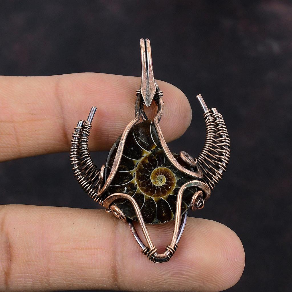 Подвеска из ископаемого аммонита из меди, обернутая проволокой, подвеска в форме бычьей морды, ручная работа, медные украшения, подарок для нее, обернутая проволокой, драгоценные камни