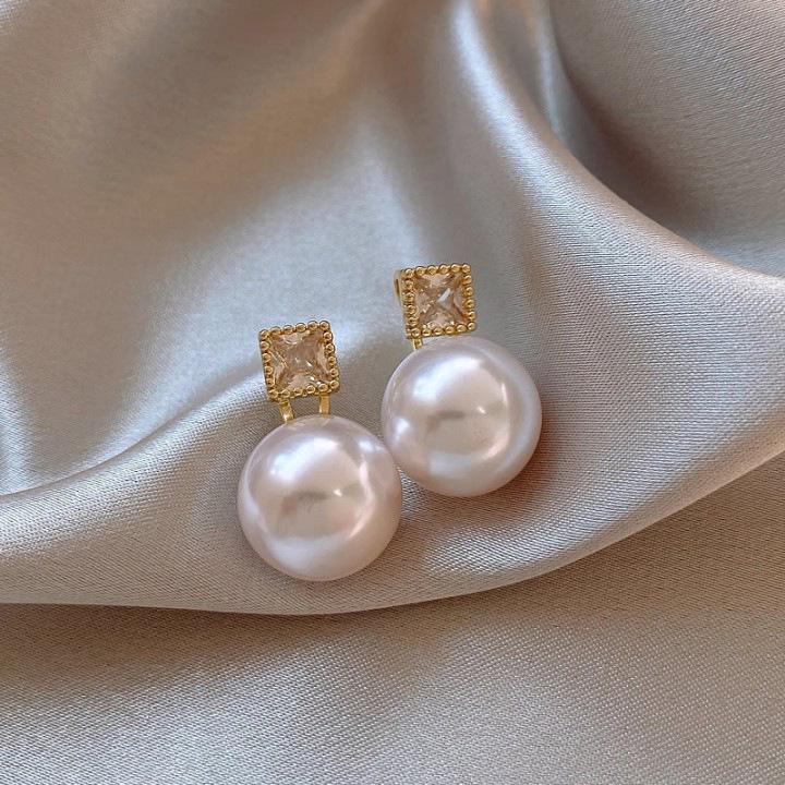Elegant Zircon Pearl French Retro Luxury Earrings 2025
