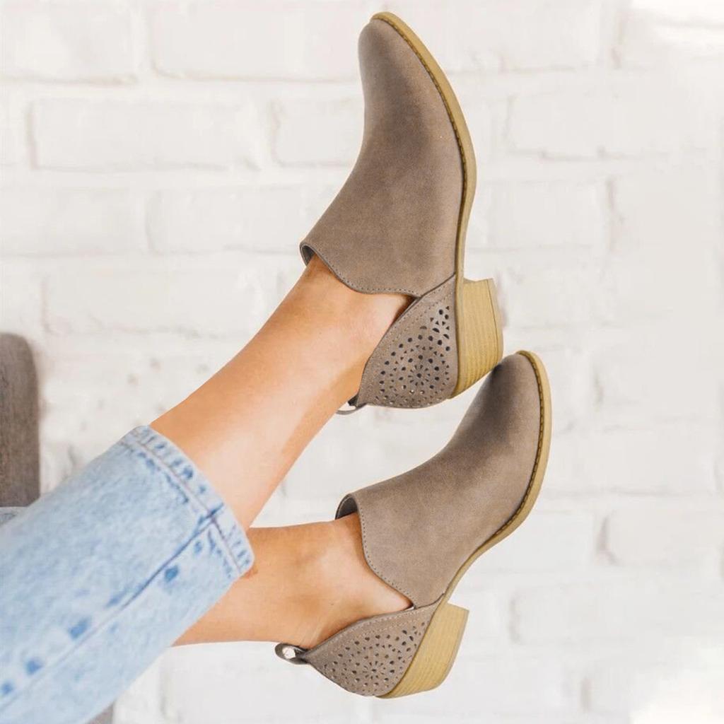 Женская обувь Полые однотонные короткие сапоги на среднем каблуке с острым носком