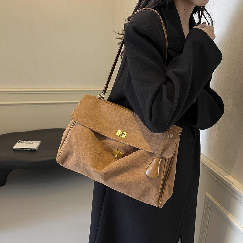 Матовая сумка-тоут женская 2025 новая большой вместимости для поездок на работу, подмышечная сумка, осенне-зимняя, высококлассная, универсальная, на плечо, для отдыха