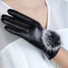 Женские черные бархатные перчатки из искусственной кожи с сенсорным экраном и помпонами из кроличьего меха
