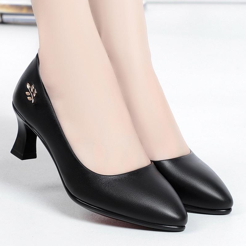 Мягкая кожаная женская обувь, подходящая для полных и широких ног среднего возраста, на высоком каблуке, профессиональная рабочая кожаная обувь