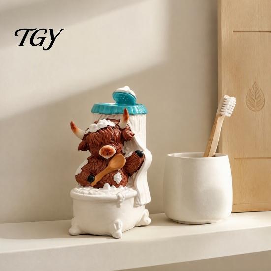 Miniature Bathroom Decor Highland Cow Figurine, Resin Scottish Calf Bathing Statue, Funny Charming Tabletop Ornament Farmhouse Animal for Home Office