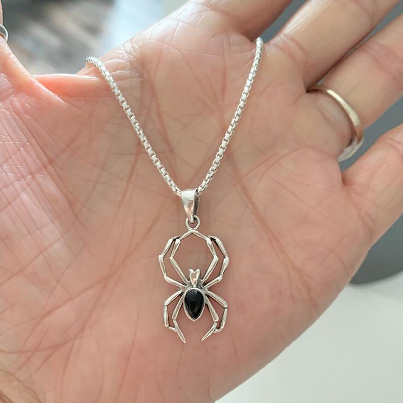 Huitan Spider Pendant Necklace for Women/Men Punk Animal Necklaces Unisex Lover Neck Accessories Creative Gift Hip Hop JewelryGood product