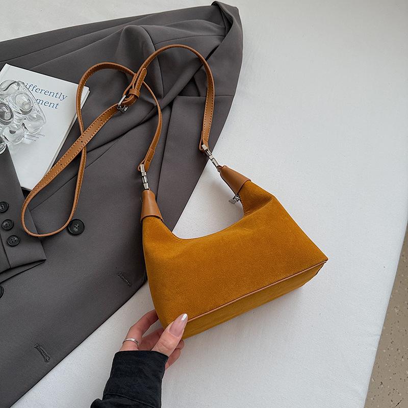 Модная сумка-пельмень для ручной носки женская 2025 осень и зима корейская ins простая универсальная сумка через плечо нишевый тренд сумка-мессенджер