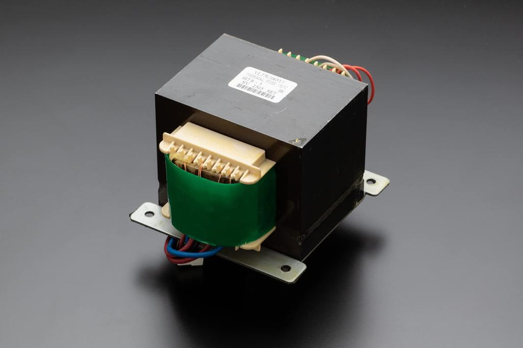 MARANTZ CINEMA 70s Тонкий AV-ресивер объемного звучания 8K Ultra eARC Gold 7.2ch HD, HDR10+, совместимый/Серебристый CINEMA70S/FN