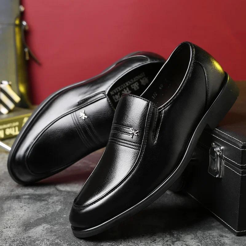 High Quality Leather Men Casual Shoes Light Formal Men Dress Shoes Comfortable Men Loafers Breathable Slip On Men Driving Shoes