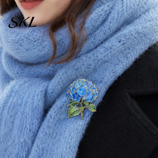 Hydrangea Flower Brooch Pin, Enamel Shape Lapel Polished Edges Backpack Oil Drip Decorative Badge for Coat Collars Scarves Canvas Bags Alloy