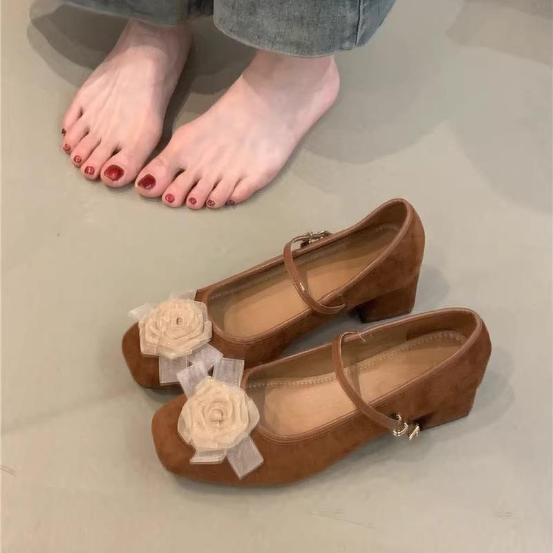 2025 spring and autumn new fashion versatile new Chinese high heels women's shoes French temperament elegant flower square