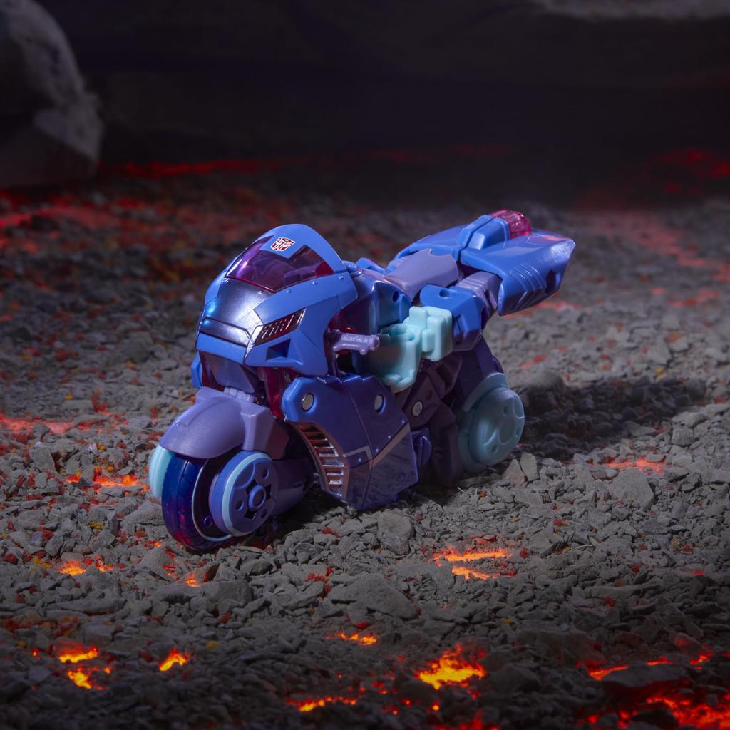 Transformers Legacy United Deluxe Class Cyberse Universe Chromia Transforming Action Ages 8 and Up 5.5-Inch Figure,