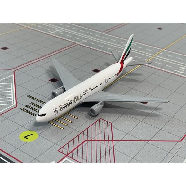 Модель самолета 1: 400 моделей самолетов Korean Air Asiana Airlines и 28 видов 16 см 1: 400, модель Emirates B777, корейская игрушка