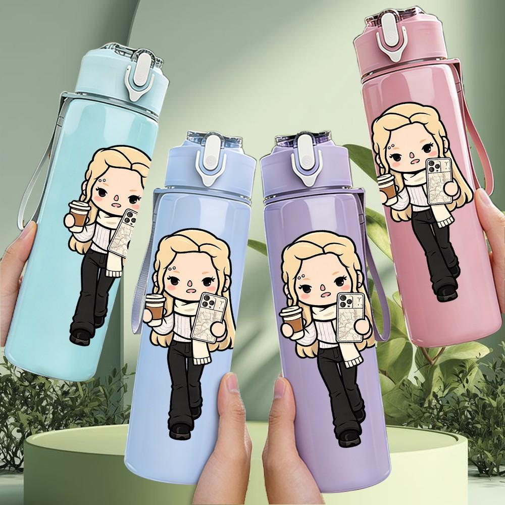 1PC Blonde Lady In Black Suit 750ml Color Plastic Sports Water Bottle Leakproof Flip Straw Lid Suitable for Sports Office Home Use
