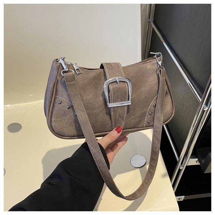 2025 зима новая простая модная ретро повседневная однотонная сумка-подмышка через плечо с заклепками женская