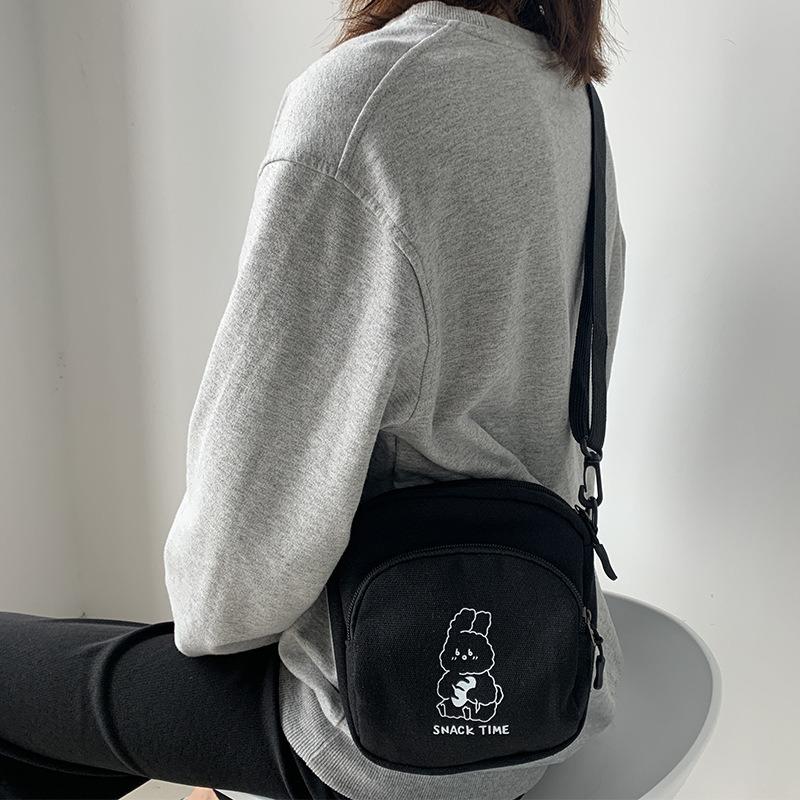 Милая маленькая сумка женская 2025 новая сумка через плечо сто с мультяжной холщовой сумкой