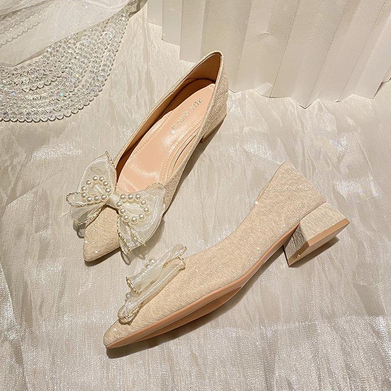 Остроносые туфли-лодочки женские новые на толстом каблуке, туфли феи, с открытым вырезом, с жемчужным бантом, на среднем каблуке, женские туфли
