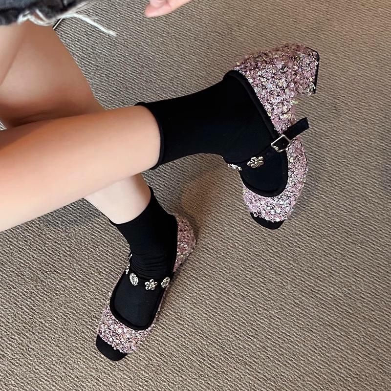 Французские толстые каблуки маленькие ароматные одинарные туфли женские туфли 2025 ранняя весна с юбкой пайетки розовые вечерние туфли Мэри Джейн