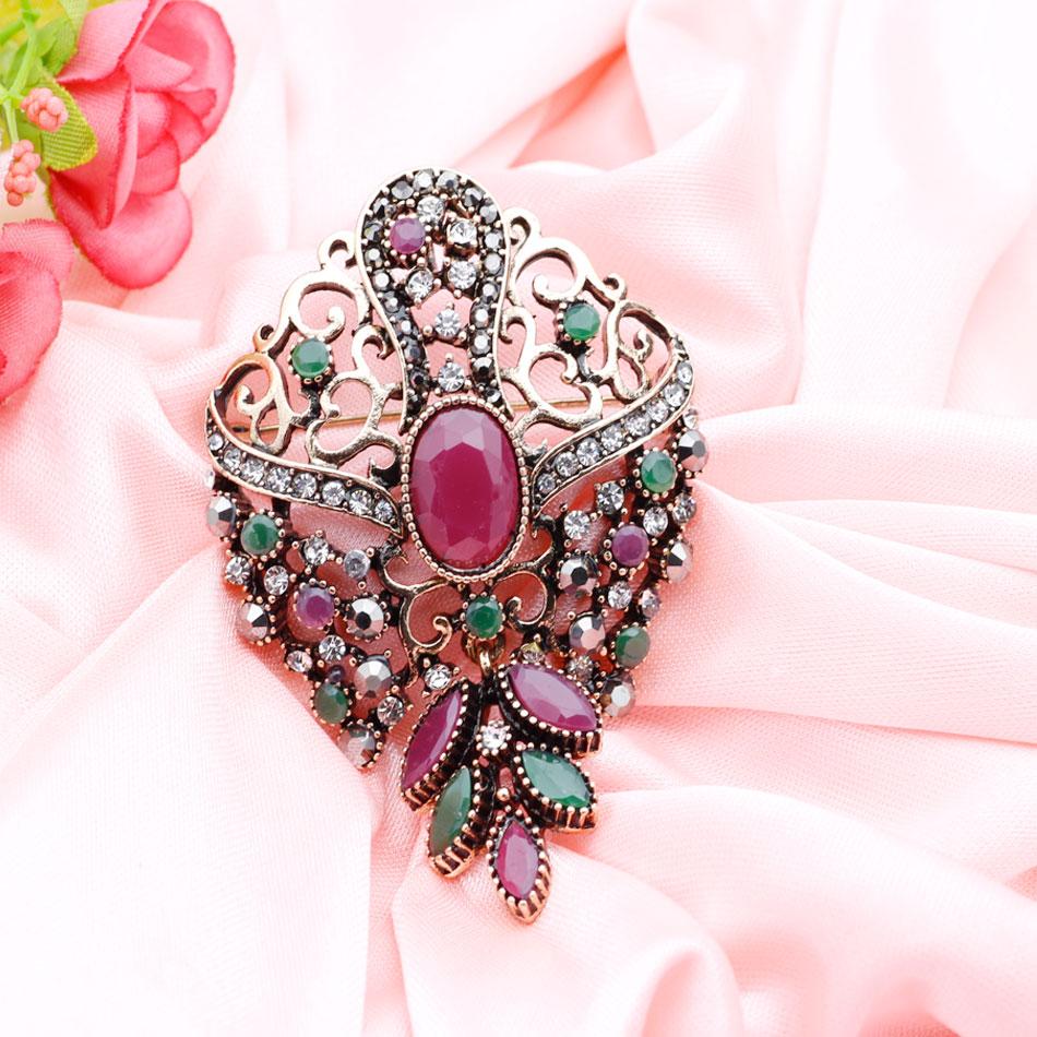 Women's Ethnic Hollow Flower Retro Brooch Antique Gold Color Circular Resin Scarf Corsage Light Jewelry Gift