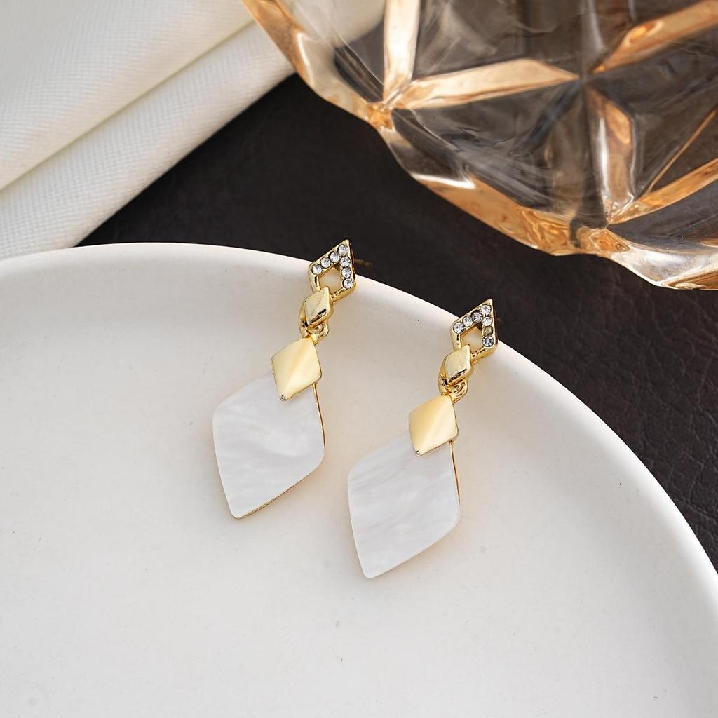 2025 Stylish Geometric Rhombus Stud Earrings - Niche Color Block Design for Versatile Commute Fashion