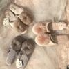 Модные зимние плюшевые тапочки с кисточками Hairball Slippers женские новые корейские рождественские новогодние теплые домашние туфли повседневные тапочки на плоской подошве