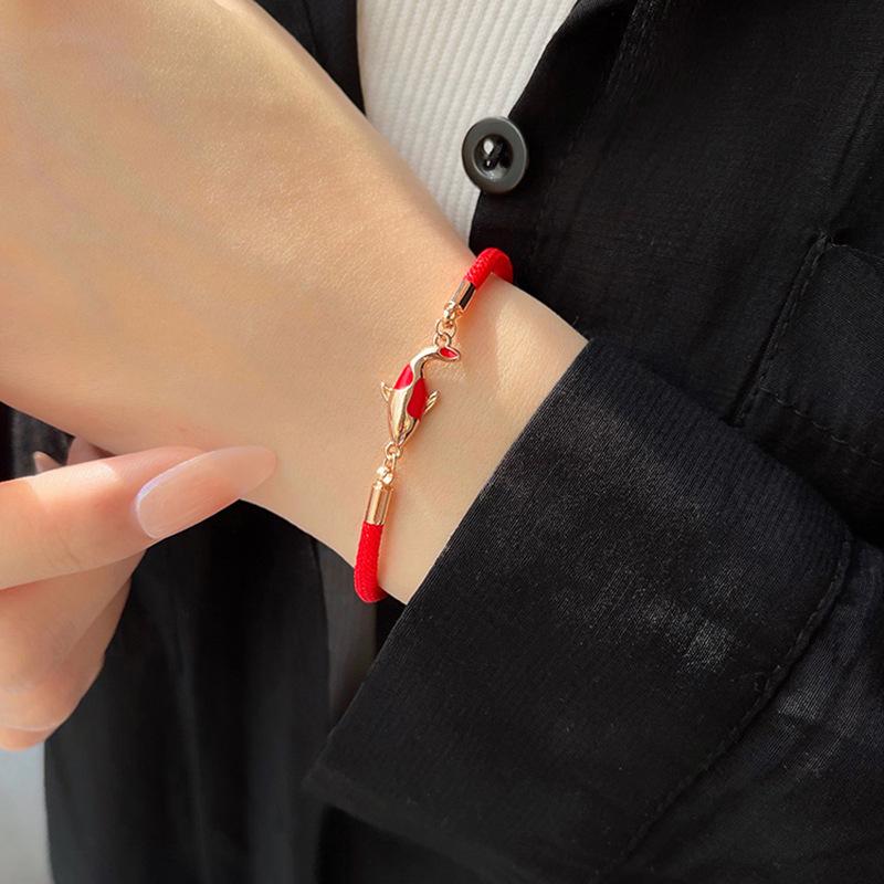 Браслет с кои, приносящий удачу из Запретного города: Красная нить для процветания и изобилия - Идеальный рождественский/новогодний подарок для женщин.