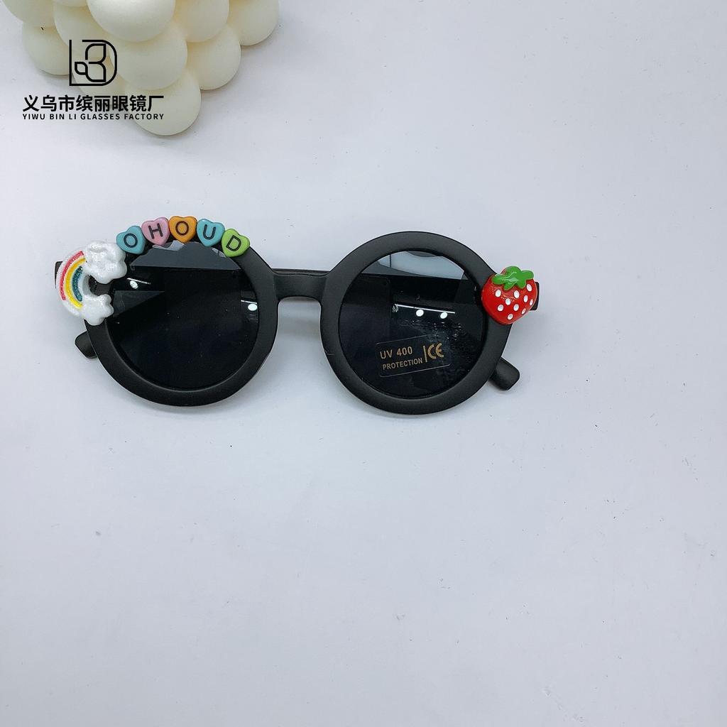 Модные детские солнцезащитные очки Защита от солнца Защита от ультрафиолета Солнцезащитные очки для мальчиков и девочек Милые очки в форме клубники