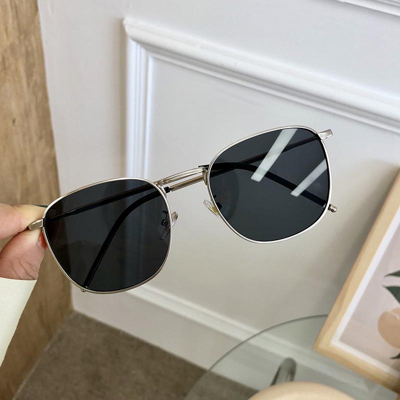 New Arrival Style Sunglasseses Men And Women Square-shaped Shape Alloy Glass Frame UV 400 Shielding Sunglasseses for Women Korean Style Glasses