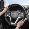 Подходит для Isuzu Рулевое колесо с текстурой под карбон Накидка на руль Защелкивающаяся Волнообразный Спортивный дизайн Защитный чехол D-Max Mu-X Серия N Elf Forward