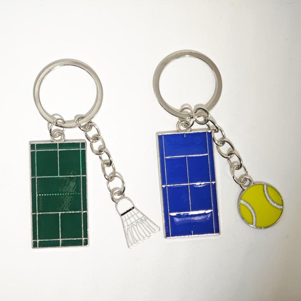 Креативный брелок-подвеска в виде футбольного и баскетбольного мяча - Идеальный сувенир для фаната или аксессуар для ключей автомобиля