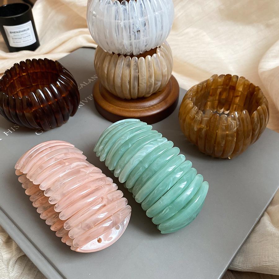 Радужный акриловый полукруглый эластичный браслет - Свежие и милые женские украшения высокого класса 2025.