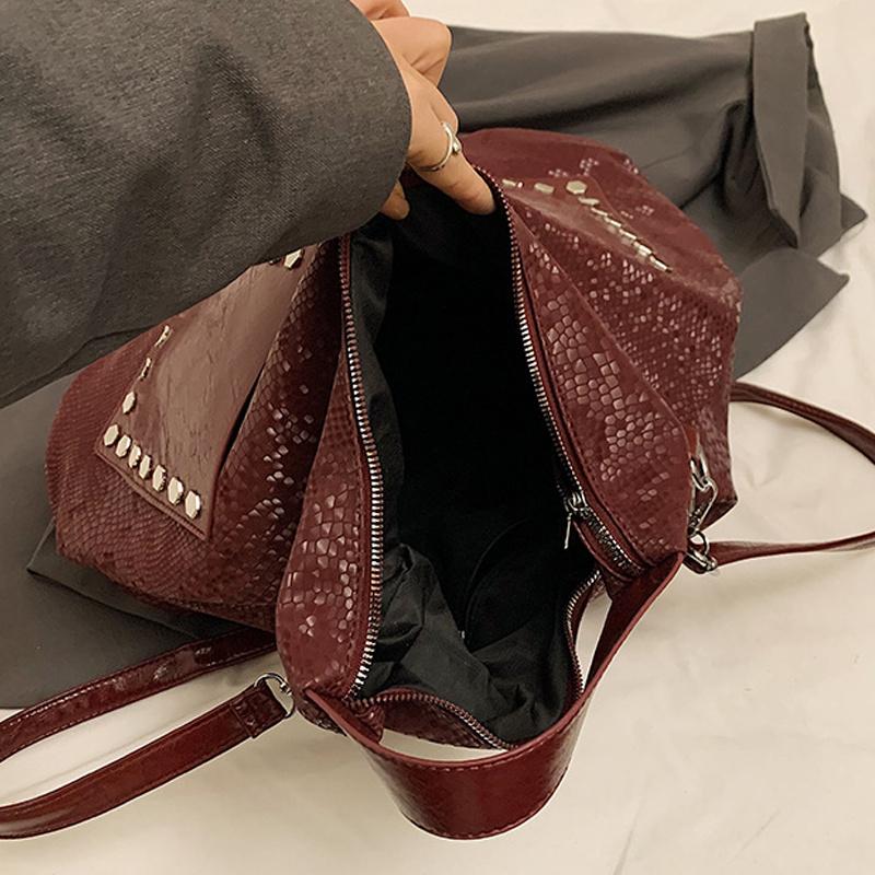 Сумка-тоут с имитацией змеиного узора, большой вместимости, из мягкой кожи, с заклепками, на плечо, модный роскошный дизайн, женские сумки CLE