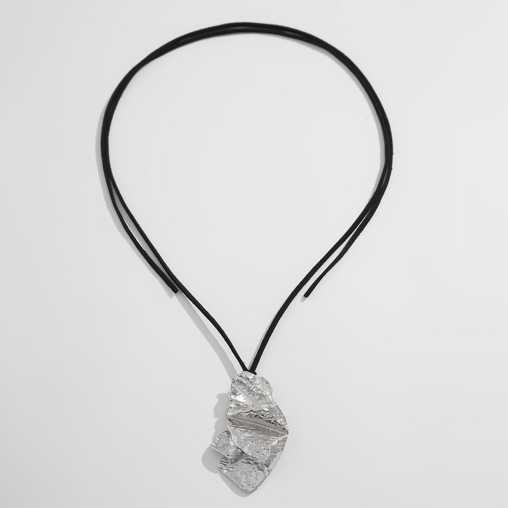 Нестандартное ожерелье с подвеской