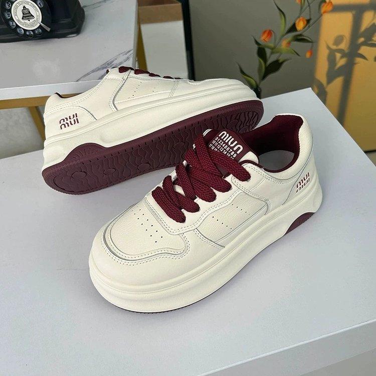 Популярная нишевая платформа белые женские туфли 2025 весна новая инс универсальная спортивная обувь маленькие повседневные кеды