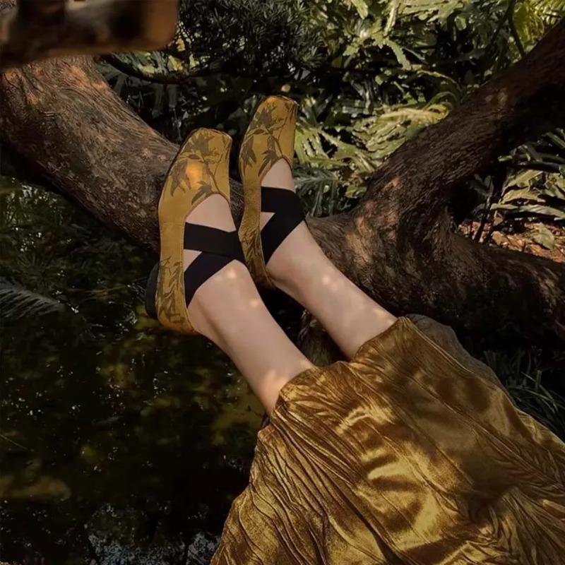 Fashionable Chinese Style Cloth Shoes with Thousand Layer Leaf Pattern Jacquard Mary Charm Square Heel Rubber Anti Slip Single