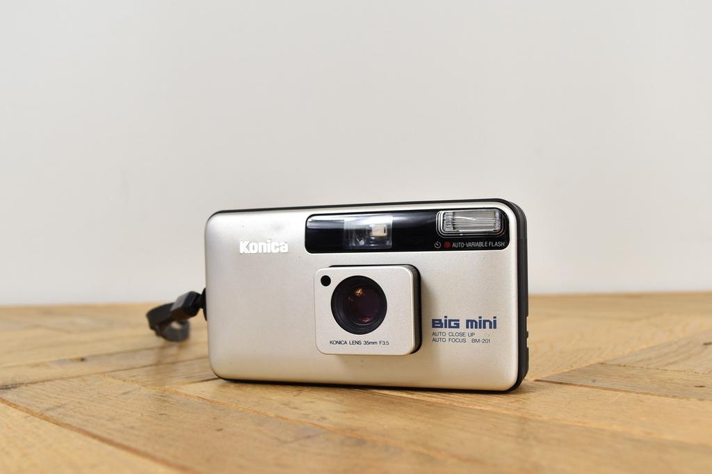 Konica Big Mini 35mm Film Camera Japan For Parts Repair Power On Shutter NG