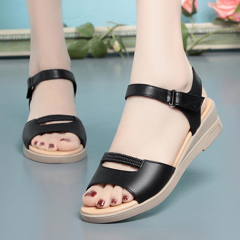 Летние мягкие кожаные женские сандалии Модные танкетки Мягкая подошва Удобные повседневные туфли для мам с открытым носком Нескользящие сандалии