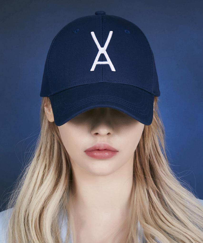 Кепка Baja L Va с большим логотипом и oversized пряжкой, темно-синяя