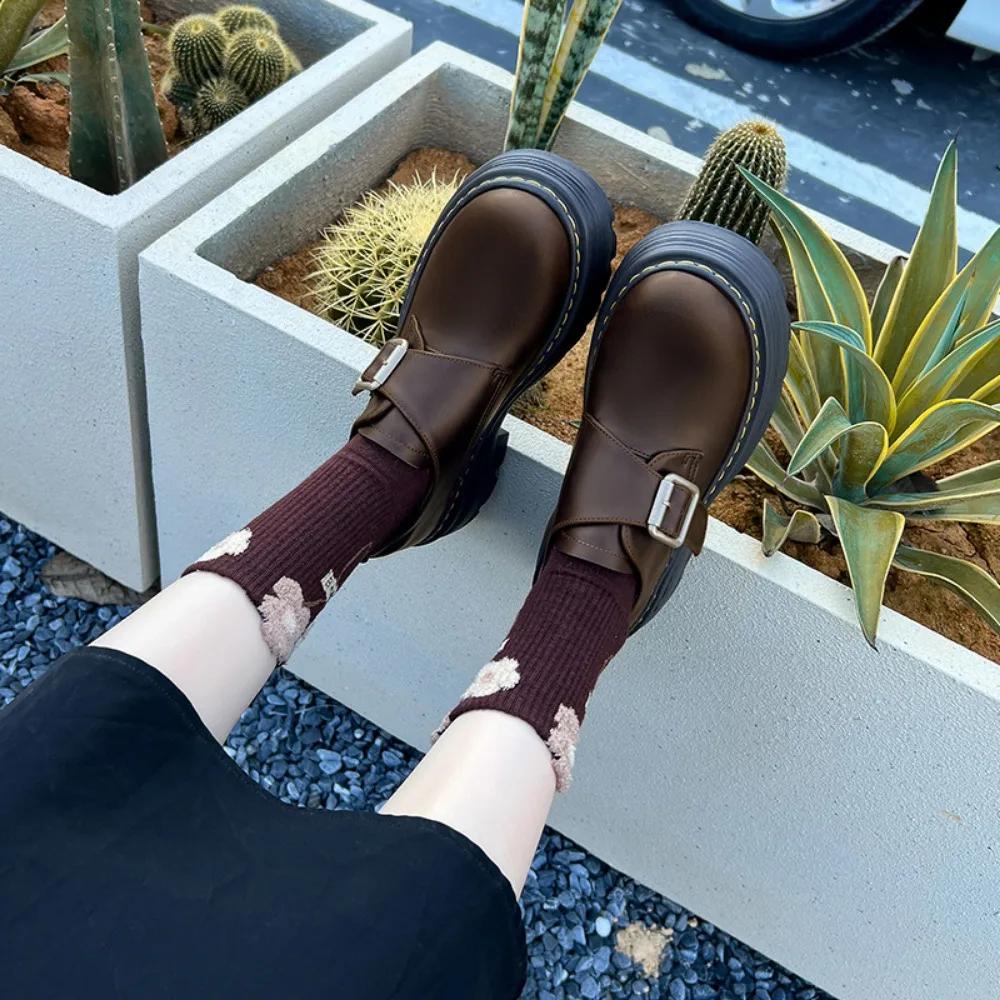 Туфли-лоферы на платформе с пряжкой, женская обувь, новые универсальные туфли из маленькой кожи в британском стиле, женские туфли на платформе с металлической застежкой-ремнем