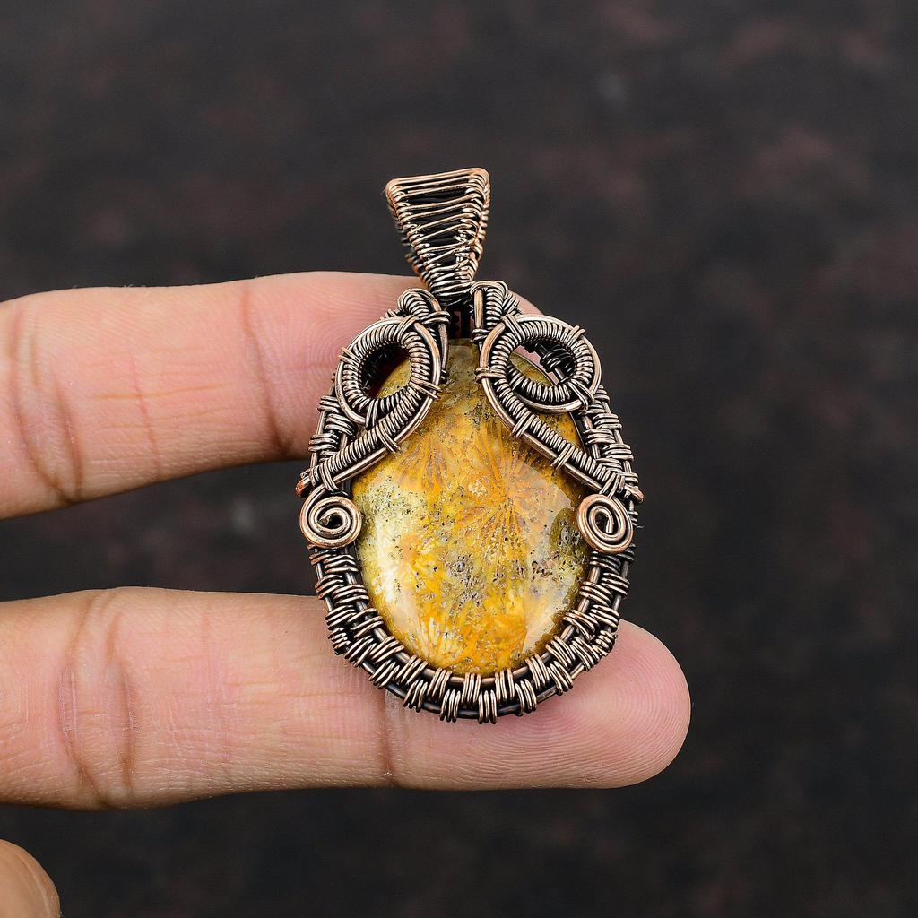 Кулон из ископаемого коралла с драгоценным камнем, обернутый медной проволокой, кулон ручной работы, ювелирные изделия из ископаемого коралла, новый кулон, уникальные медные украшения, подарок для мамы