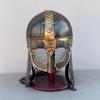 Гермундбу Шлем викинга Англосаксы Средневековый шлем с кольчугой Деревянная подставка