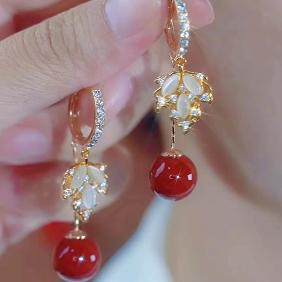 Модные блестящие серьги-подвески в виде листьев из красного бисера со стразами для женщин и девочек, легкие роскошные серьги-гвоздики, ювелирные изделия в подарок