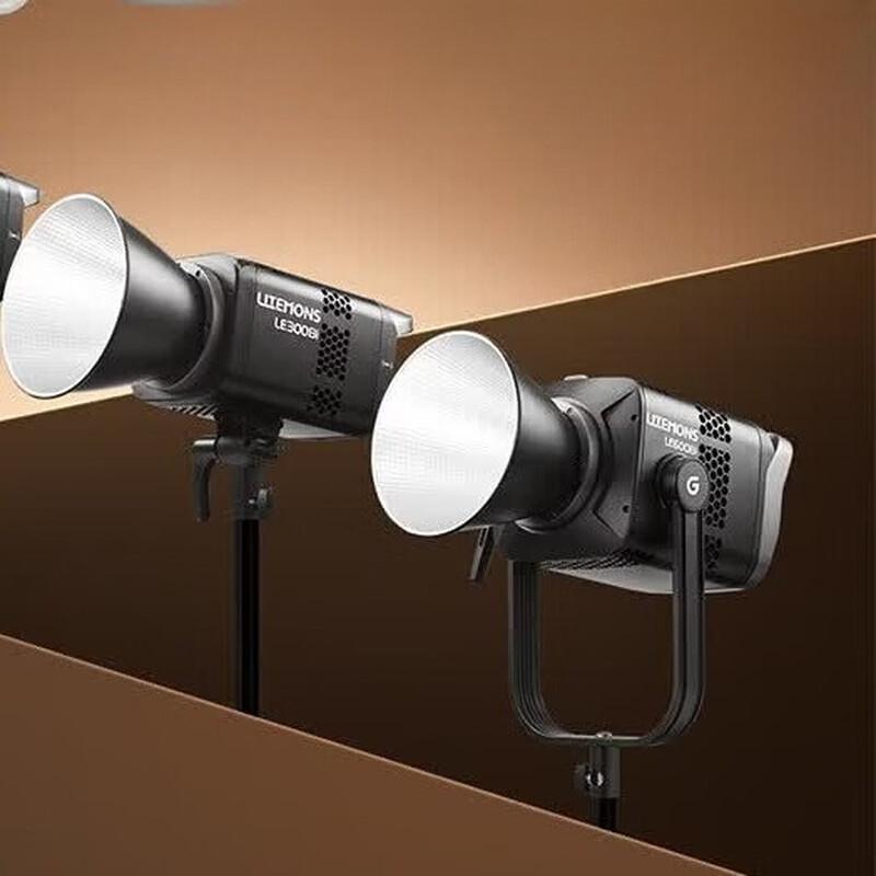 Светодиодный видеосвет Godox LE300Bi с регулируемой цветовой температурой