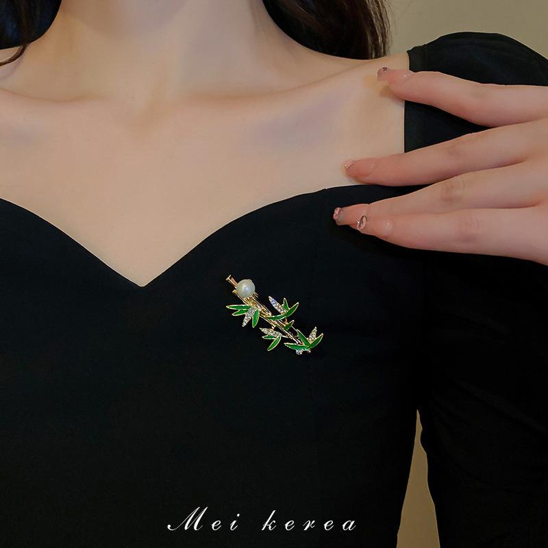 SKEDS Изысканные Женские Модные Кристаллические Броши-Булавки Корейского Стиля Креативные Винтажные Роскошные Значки со Стразами Для Женской Одежды