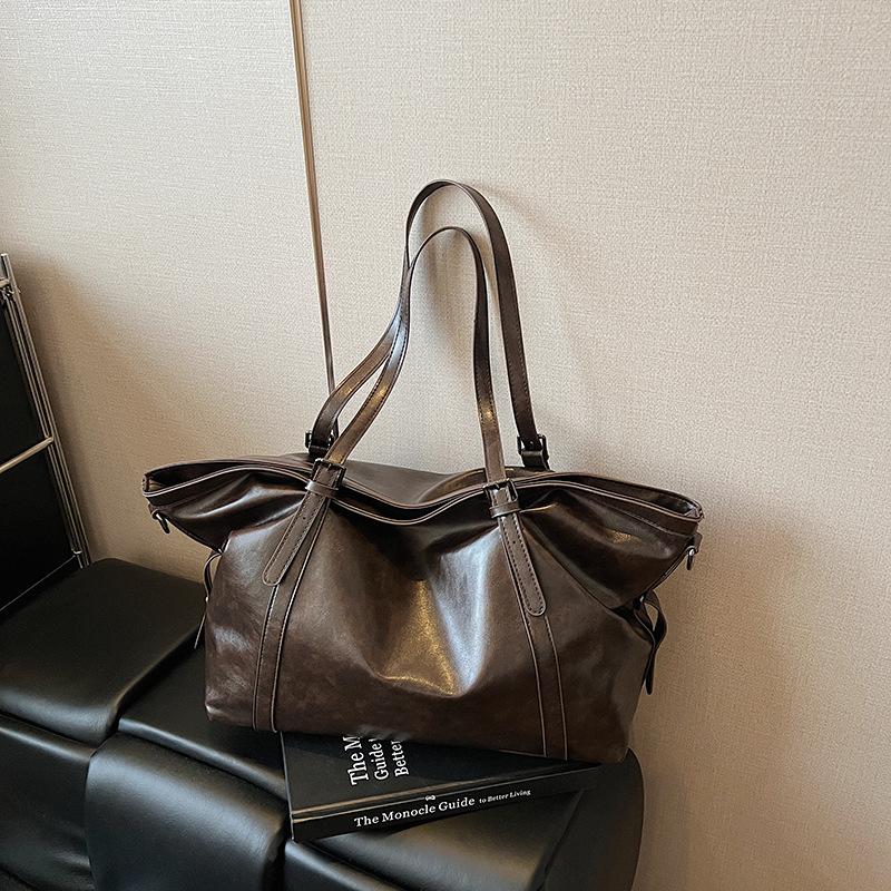 Ретро вместительная сумка-мессенджер на одно плечо женская 2025 новая простая сумка-тоут повседневная дорожная сумка-кроссбоди на одно плечо