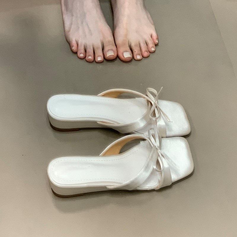 Слипперы с квадратным носком в стиле феи, с перекрещенными ремешками и бантом, женские, лето 2025, прохладные шлепанцы для ношения с юбкой