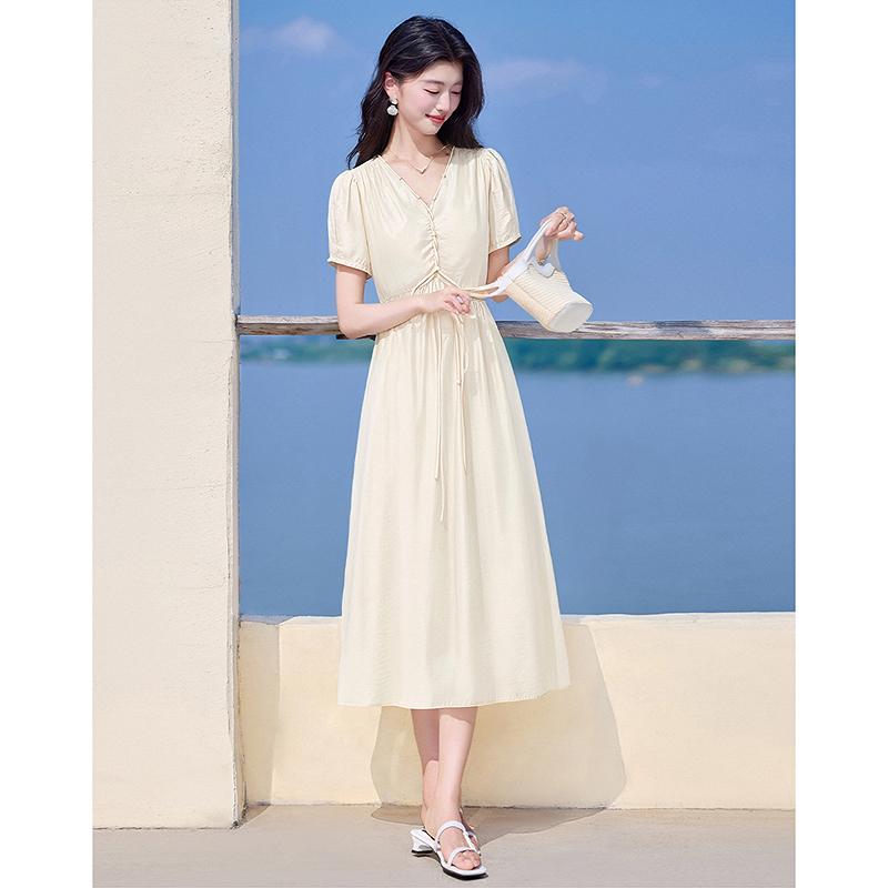 Lyocell V-neck waist cinched dress for women in summer, with bubble sleeves and pleats to reduce age and make you look slimmer, a vacation dress