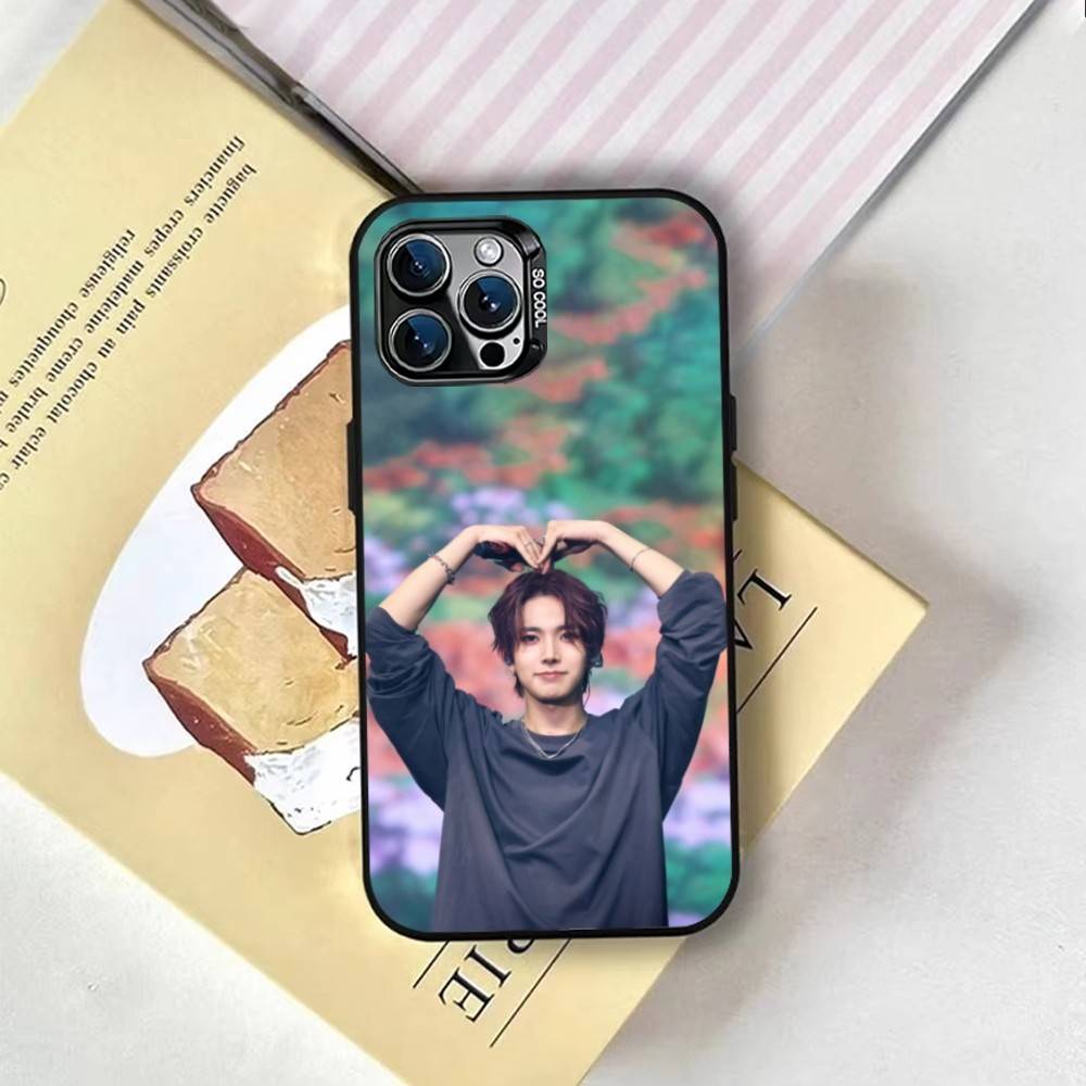 Чехол для телефона H-Heeseung L-Lee для iPhone 17,16,15,14,13,12,11 Plus,Pro Max,XS,Разноцветный Серебристый Черный Чехол