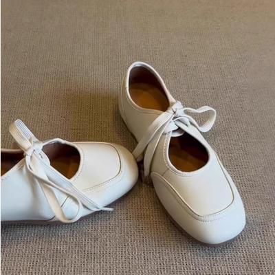 Маленькие белые туфли в балетном стиле женские 2025 новые спортивные и повседневные туфли на шнуровке плоские одинарные туфли Мэри Джейн маленькие кожаные туфли