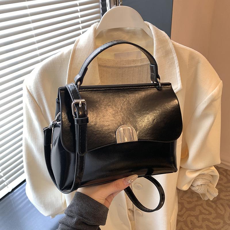 Женская сумка премиум-класса с текстурой, новая модная универсальная сумка-мессенджер 2025, популярная весенне-летняя портативная маленькая квадратная сумка