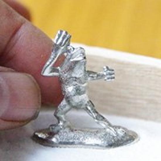 Миниатюрная жестяная лягушка из Choju Jinbutsu Giga, идеально подходящая для вашей картины сухим методом, сада.
