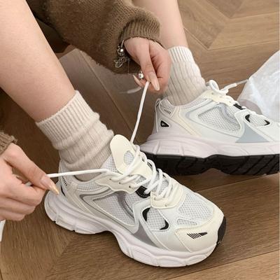 Белые легкие студенческие кроссовки на платформе для женщин, новые зимние 2025 года, маленькие туфли в стиле ретро для папы в стиле Гонконга